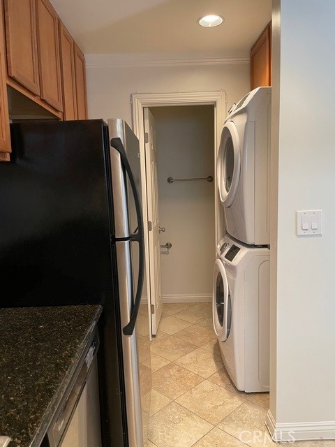 Detail Gallery Image 8 of 17 For 733 Lake St #3,  Huntington Beach,  CA 92648 - 1 Beds | 1/1 Baths