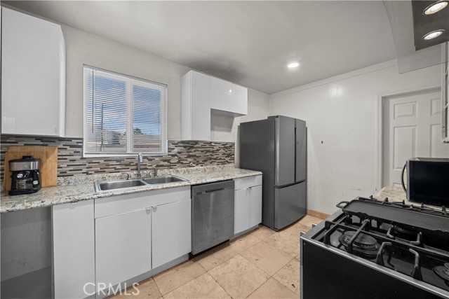 Detail Gallery Image 6 of 36 For 8053 Brimfield Ave, Panorama City,  CA 91402 - 4 Beds | 1/1 Baths