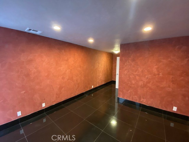 https://media.crmls.org/medias/e2a6d9a6-dc23-4636-96c7-ac3816a44838.jpg?preset=X-Large