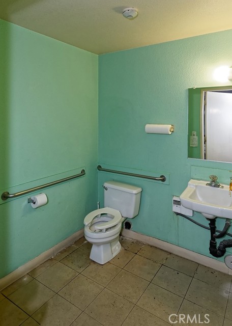 16530 Green Tree Blvd, Victorville, California 92395, ,Commercial Lease,For Rent,16530 Green Tree Blvd,CRHD25069126