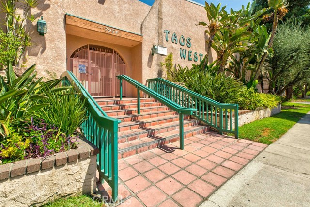 Detail Gallery Image 1 of 1 For 7924 Woodman Ave #51,  Van Nuys,  CA 91402 - 2 Beds | 2 Baths