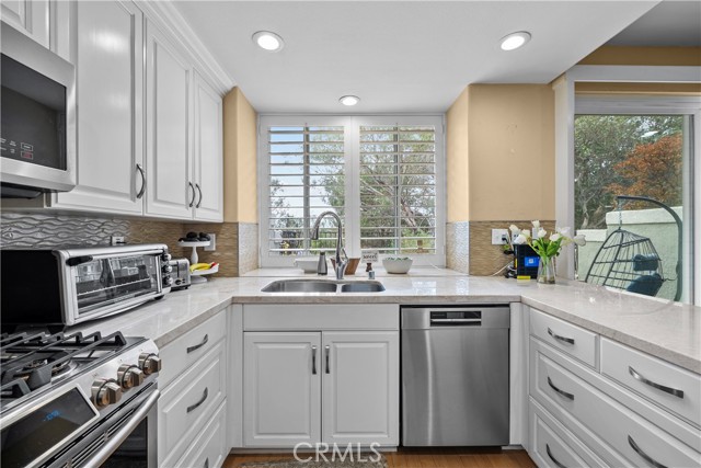 Detail Gallery Image 7 of 29 For 22371 Mission Cir, Chatsworth,  CA 91311 - 3 Beds | 2/1 Baths