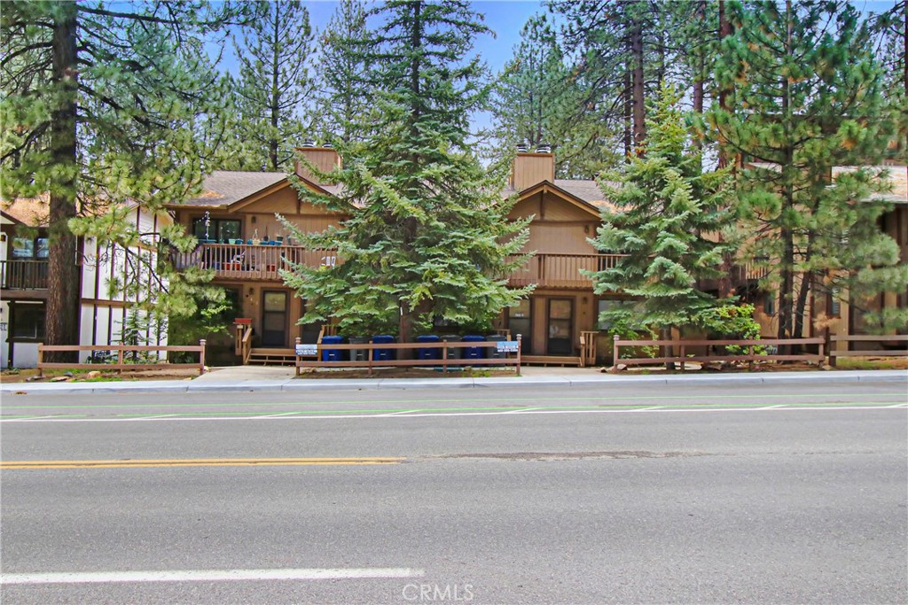 https://media.crmls.org/medias/e2a8b416-994b-4355-9e49-eba196358f81.jpg?preset=X-Large