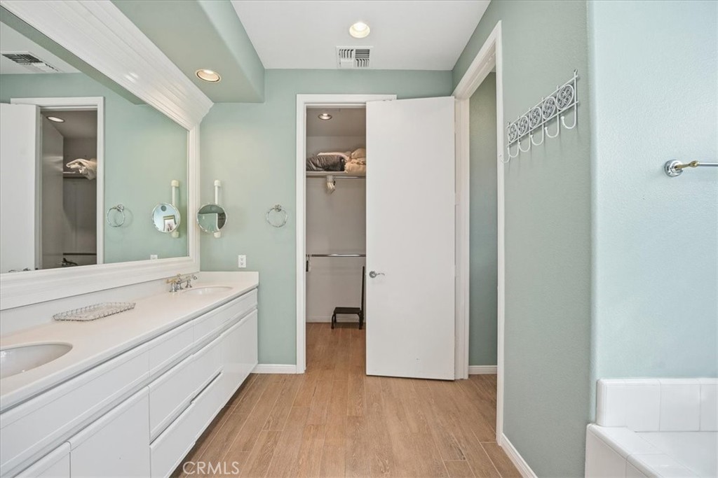 MLS #OC25246393 image #24