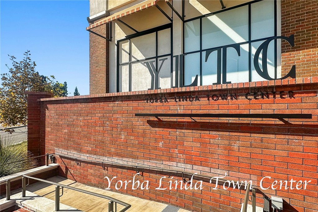 https://media.crmls.org/medias/e2a942dc-fcc0-4231-904f-536d1cd3346c.jpg?preset=X-Large