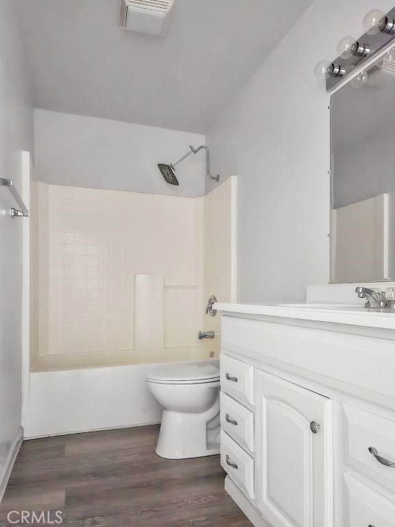 https://media.crmls.org/medias/e2a98563-4bc4-4fbb-a853-3b35a3011f05.jpg?preset=X-Large