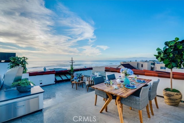 108 35th Street, Hermosa Beach, California 90254, 3 Bedrooms Bedrooms, ,2 BathroomsBathrooms,Residential,Sold,35th,SB22006551