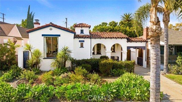 Detail Gallery Image 1 of 34 For 2431 S Holt Ave, Los Angeles,  CA 90034 - 3 Beds | 2 Baths