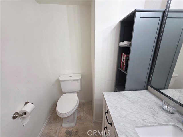 Detail Gallery Image 17 of 27 For 13963 Riverside, Sherman Oaks,  CA 91423 - 2 Beds | 2/1 Baths