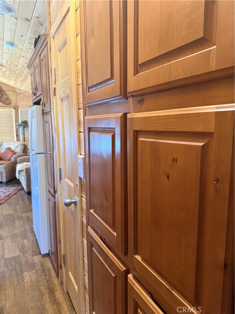 https://media.crmls.org/medias/e2aa0833-3fb4-4ab5-bd80-3d28318e8ac2.jpg?preset=X-Large