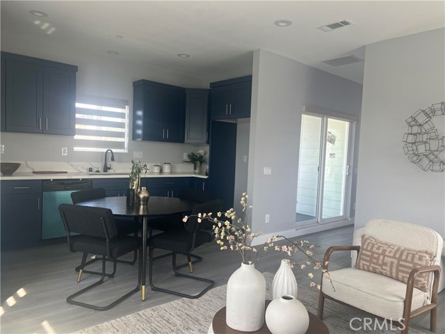 Detail Gallery Image 6 of 11 For 142 N Hewes, Orange,  CA 92869 - 2 Beds | 2 Baths