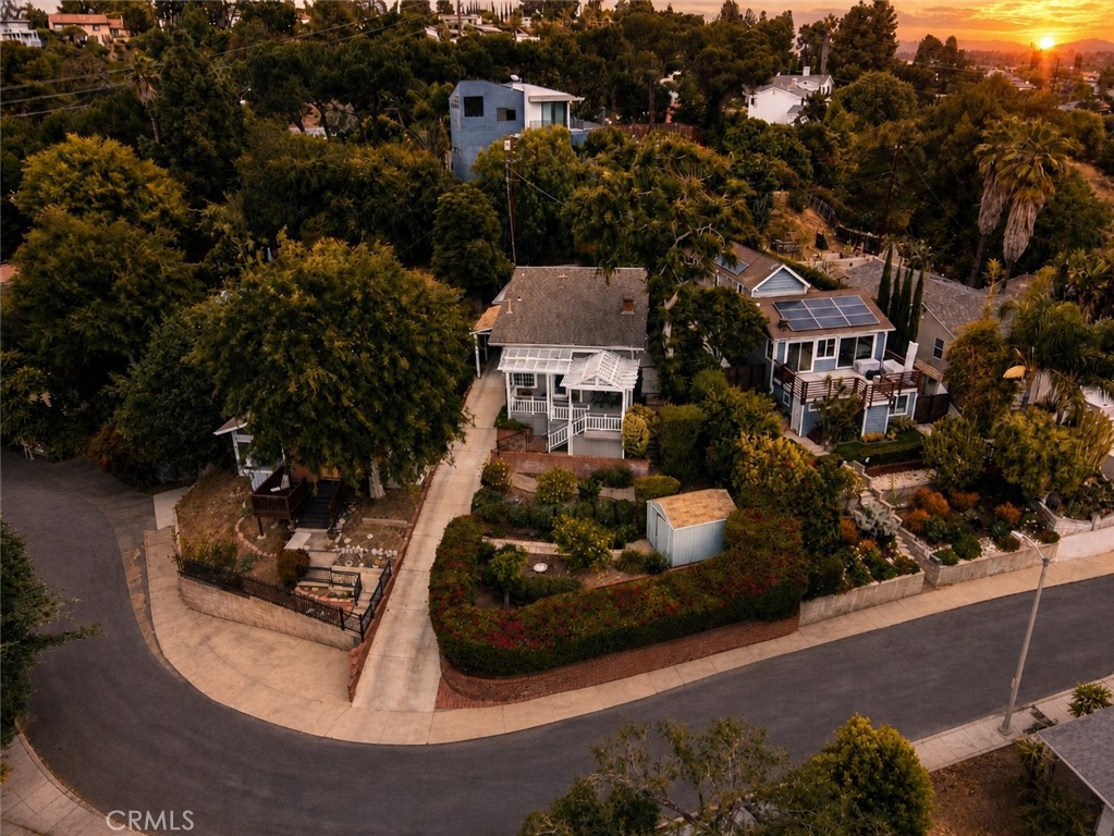 https://media.crmls.org/medias/e2abdf8d-7854-4c7a-b23f-95f85e0465d5.jpg?preset=X-Large