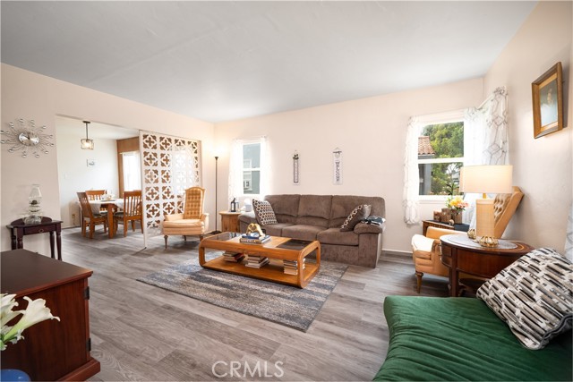 5870 Lemon Avenue, Long Beach CA: https://media.crmls.org/medias/e2ac6dfd-cac7-41de-8b7e-f576f61dadd5.jpg