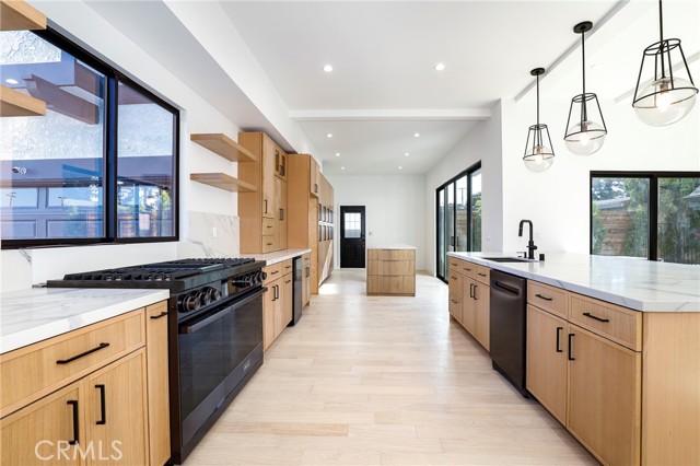 Detail Gallery Image 10 of 59 For 5633 E Deborah St, Long Beach,  CA 90815 - 5 Beds | 4 Baths