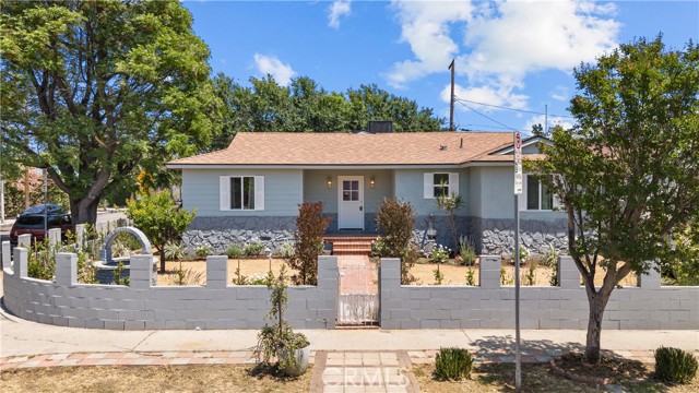 Detail Gallery Image 1 of 39 For 8054 Cedros Ave, Panorama City,  CA 91402 - 5 Beds | 3/1 Baths