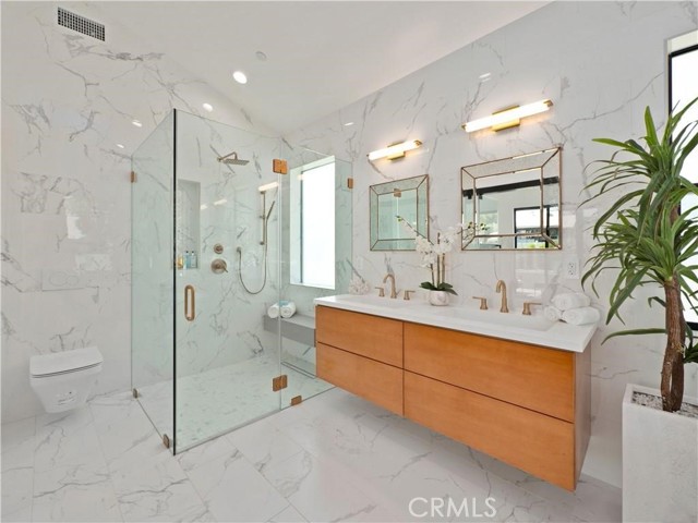 5702 Lubao Avenue, Woodland Hills CA: https://media.crmls.org/medias/e2aee7c4-73a1-4a74-a461-1894d58b314b.jpg