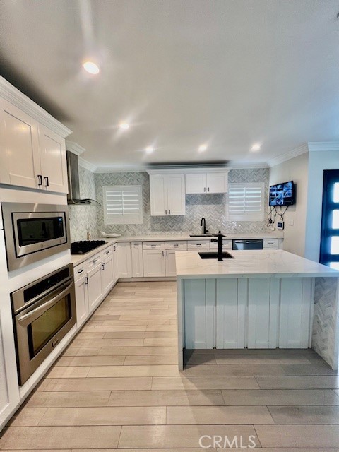 Detail Gallery Image 2 of 12 For 22135 Vanowen St, Canoga Park,  CA 91303 - 3 Beds | 2 Baths