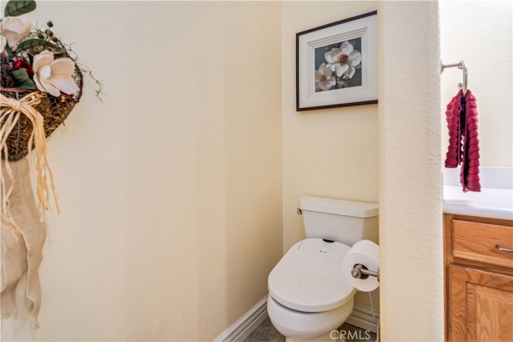 https://media.crmls.org/medias/e2b17d31-773d-494b-a756-2736568011f0.jpg?preset=X-Large