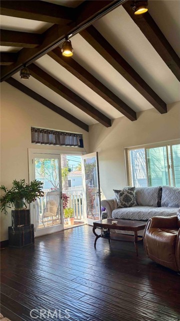 Detail Gallery Image 3 of 15 For 1133 7th Place, Hermosa Beach,  CA 90254 - 3 Beds | 2/1 Baths