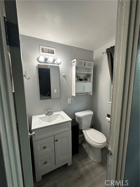 Detail Gallery Image 6 of 12 For 1136 Harris St, Corona,  CA 92882 - 3 Beds | 2 Baths