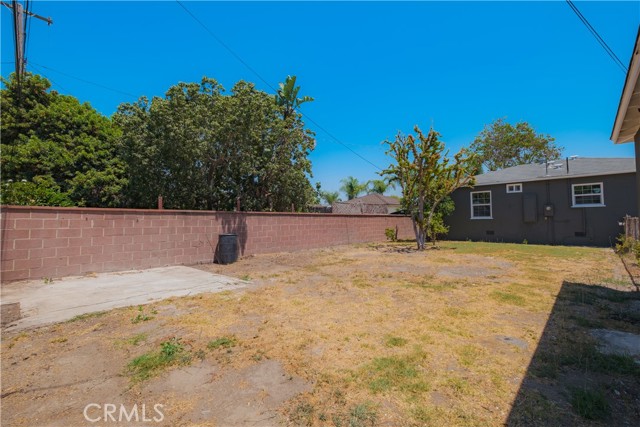 4829 Walnut Ave, Long Beach CA: https://media.crmls.org/medias/e2b3da85-add6-4a9b-af53-6088e3be8a3b.jpg