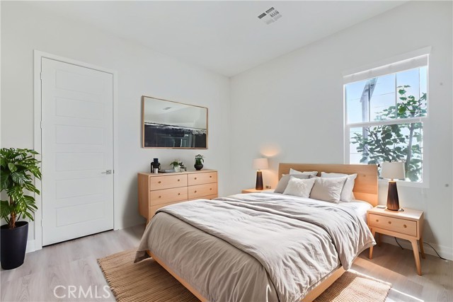 54 Sagan Way, Irvine CA: https://media.crmls.org/medias/e2b3ede8-03ad-4a22-b7ca-213bfa47064d.jpg