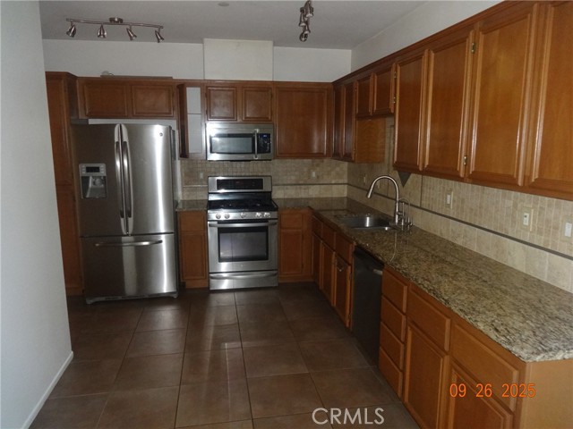 Detail Gallery Image 3 of 13 For 8122 Wishing Well, Chino,  CA 91708 - 2 Beds | 2 Baths