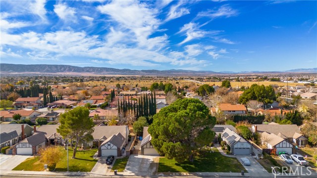 Detail Gallery Image 2 of 27 For 43523 37th Street West, Lancaster,  CA 93536 - 3 Beds | 2 Baths