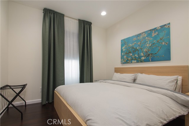 239 W Hillcrest Boulevard, Inglewood CA: https://media.crmls.org/medias/e2b48f7e-87a9-407b-9022-327ee8b05ba9.jpg
