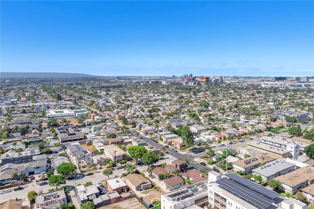 239 W Hillcrest Boulevard, Inglewood CA: https://media.crmls.org/medias/e2b4a7ed-1ddf-4d7a-9277-9f90d5dbf86f.jpg