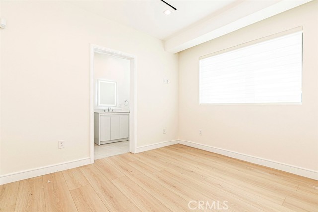 6426 Varna Avenue, Van Nuys CA: https://media.crmls.org/medias/e2b5320a-043b-4e8a-a2a7-1d73812435c8.jpg