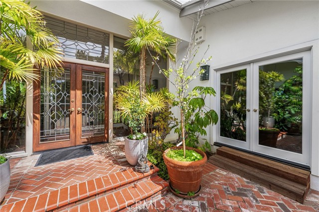 11071 Coronel, North Tustin CA: https://media.crmls.org/medias/e2b5da6d-68e6-4cc4-b862-2d6adee0d54d.jpg