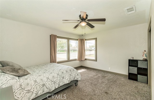 Detail Gallery Image 21 of 31 For 946 W Dakota Ave, Fresno,  CA 93705 - 3 Beds | 2 Baths