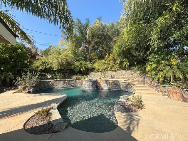 330 Toyon Road, Sierra Madre CA: https://media.crmls.org/medias/e2b6e01b-85a5-4c59-9be9-2634230d26a5.jpg