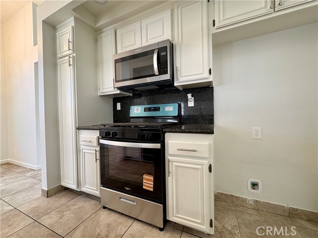 2137 Estrella Court, Palmdale CA: https://media.crmls.org/medias/e2b7751d-b397-4b9e-9d1f-741f3ac32dda.jpg