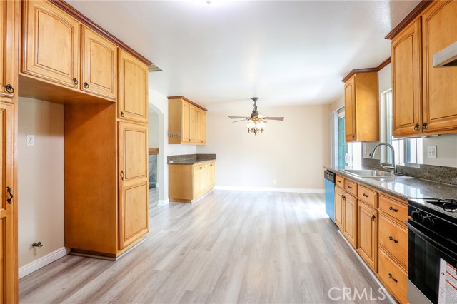 2857 S Desert Forest Avenue, Ontario CA: https://media.crmls.org/medias/e2b81f5d-d548-40c1-b2da-6cb09412f66f.jpg