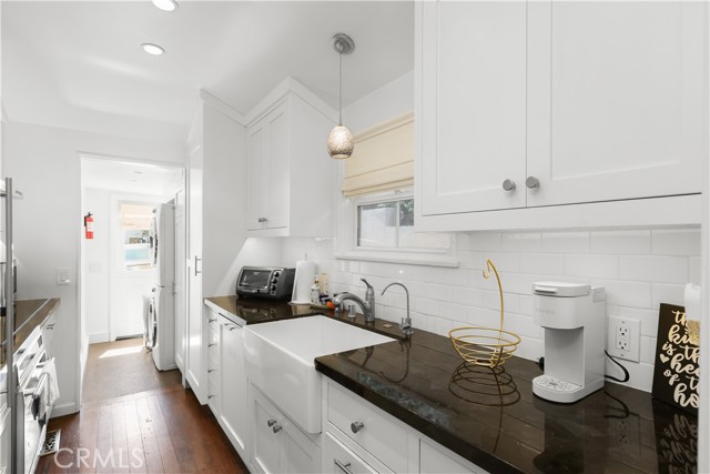 1029 Glenneyre Street, Laguna Beach CA: https://media.crmls.org/medias/e2b82d38-5a9d-48c4-b604-164502ec3a18.jpg