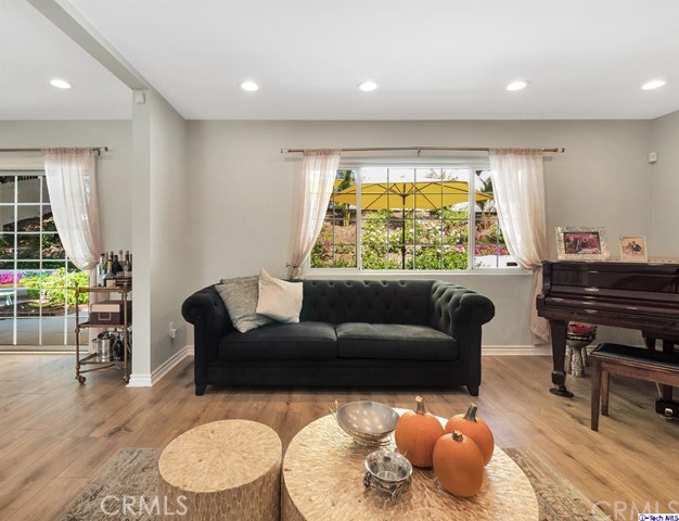3825 Los Amigos Street, La Crescenta CA: https://media.crmls.org/medias/e2b82f56-bb8b-435b-b792-fe236e0316cb.jpg