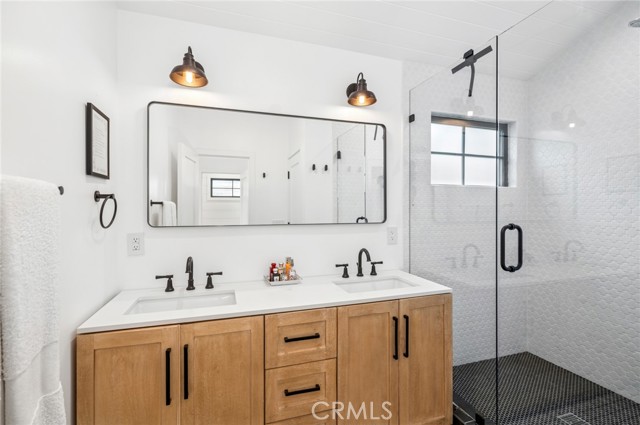 Detail Gallery Image 9 of 18 For 323 Magnolia Dr, Laguna Beach,  CA 92651 - 4 Beds | 3 Baths