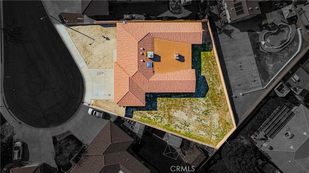 https://media.crmls.org/medias/e2b91d26-ee7e-42d3-89e4-29b2280ee0bf.jpg?preset=X-Large
