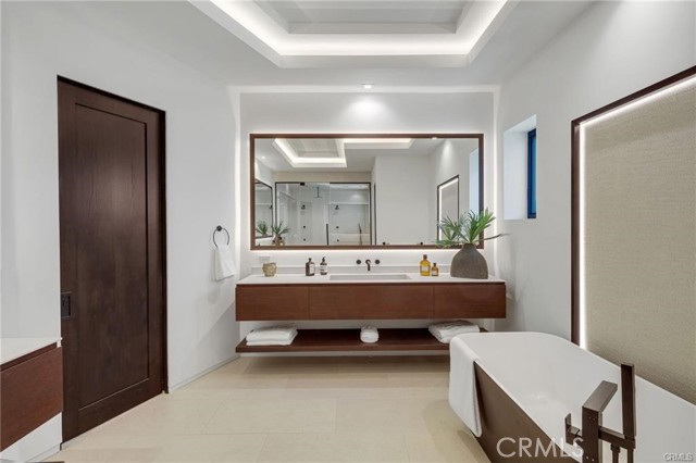 Detail Gallery Image 2 of 58 For 1207 Dolphin Ter, Corona Del Mar,  CA 92625 - 6 Beds | 6/2 Baths