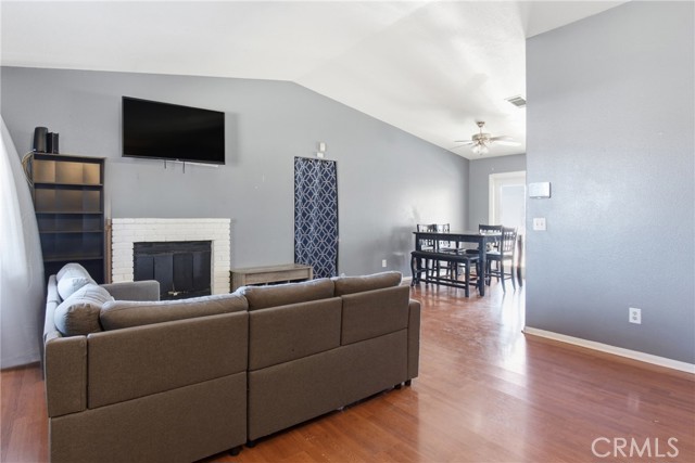 Detail Gallery Image 4 of 35 For 18401 Westlawn St, Hesperia,  CA 92345 - 4 Beds | 2 Baths