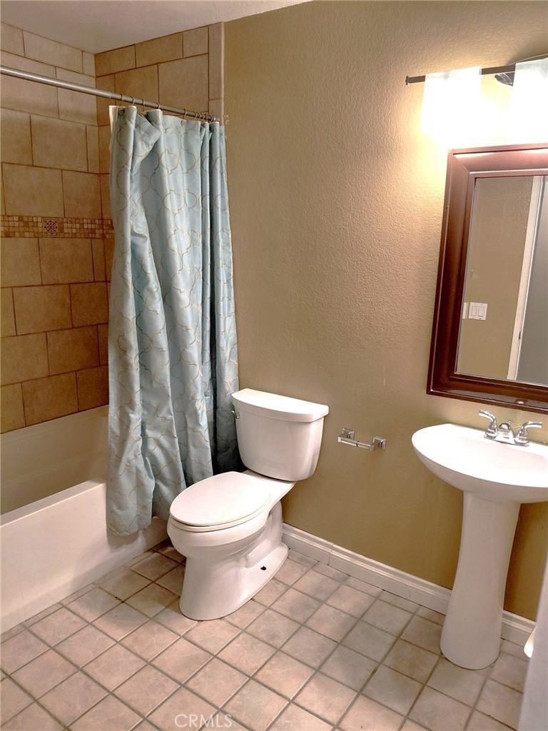 https://media.crmls.org/medias/e2bc55b7-6bca-4ea0-b349-54eba021ee10.jpg?preset=X-Large