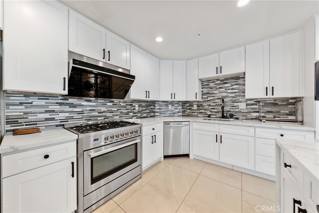 MLS #OC26130929 image #8