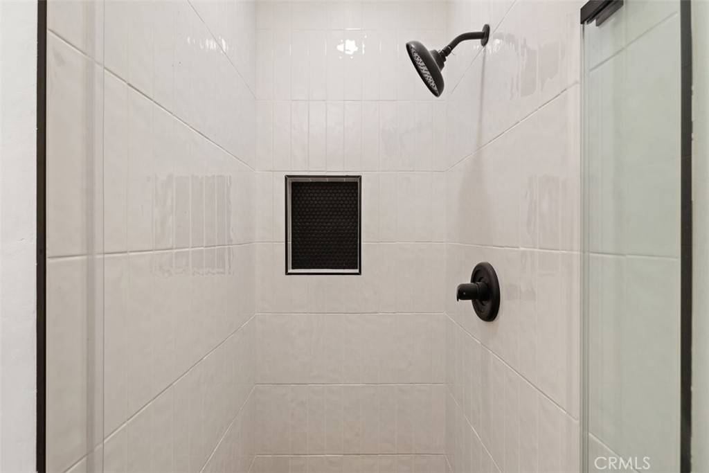 https://media.crmls.org/medias/e2bc71a5-0453-428a-814c-5a65ba570750.jpg?preset=X-Large