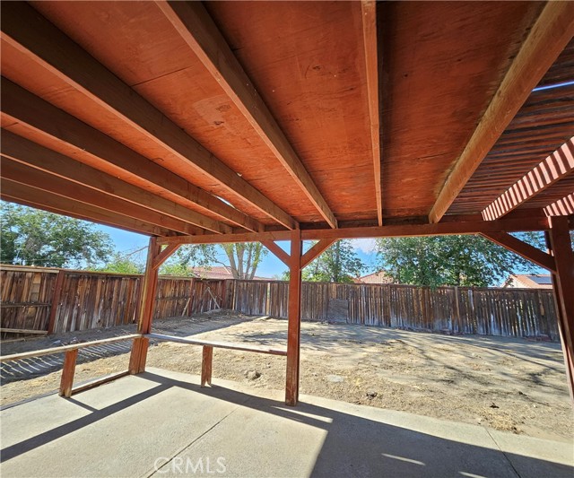 10966 Willow Lane, Adelanto CA: https://media.crmls.org/medias/e2bc9306-39c9-47f7-932a-578d5941af0b.jpg