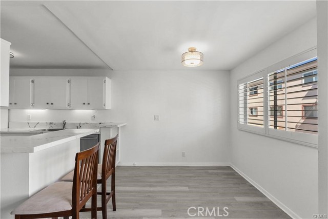 Image 25 of 28 For 5349 Newcastle Avenue 18