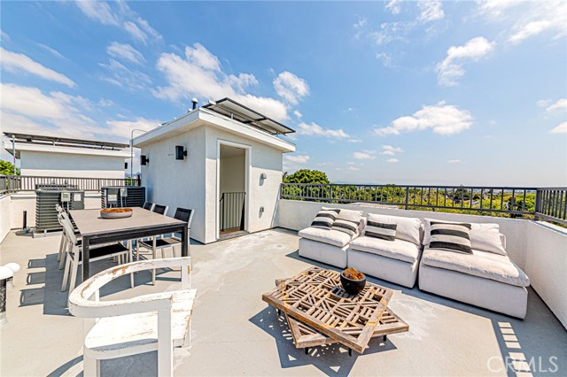 3803 BERRYMAN, Los Angeles, California 90066, 3 Bedrooms Bedrooms, ,2 BathroomsBathrooms,Residential,For Sale,3803 BERRYMAN,CRCV25161633