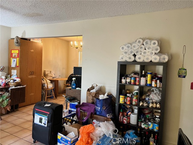 264 E Beverly Boulevard, Montebello CA: https://media.crmls.org/medias/e2bcb37c-17eb-4cc6-8aca-2805e79892e5.jpg