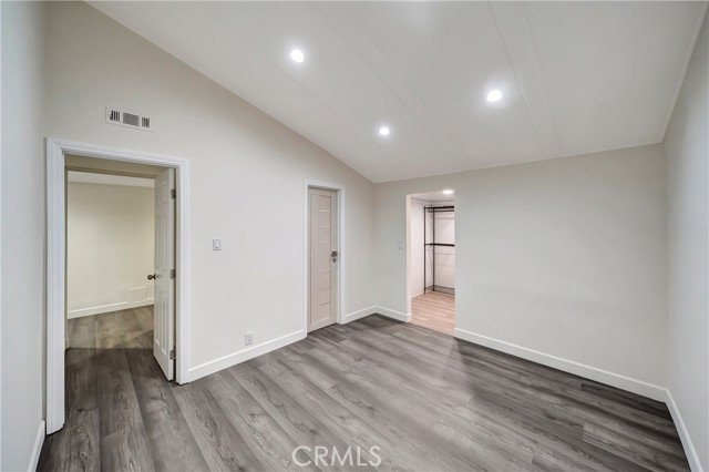 Detail Gallery Image 31 of 43 For 19706 Victory Bld, Woodland Hills,  CA 91367 - 4 Beds | 2 Baths